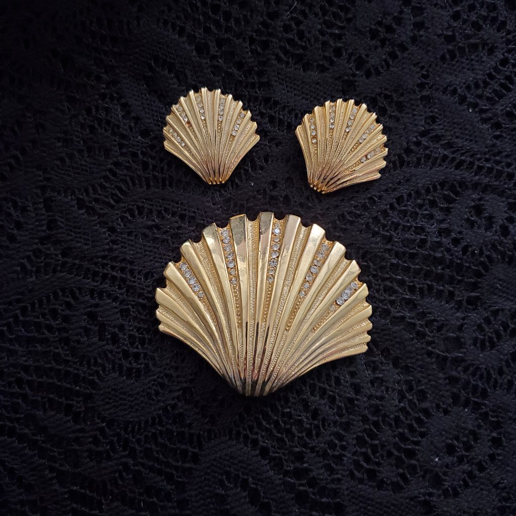 Vintage Tancer Ii Gold-Tone Seashell Brooch & Clip-On Earrings